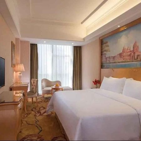 Vienna Hotel Shenzhen Baoneng City Plaza מראה חיצוני תמונה